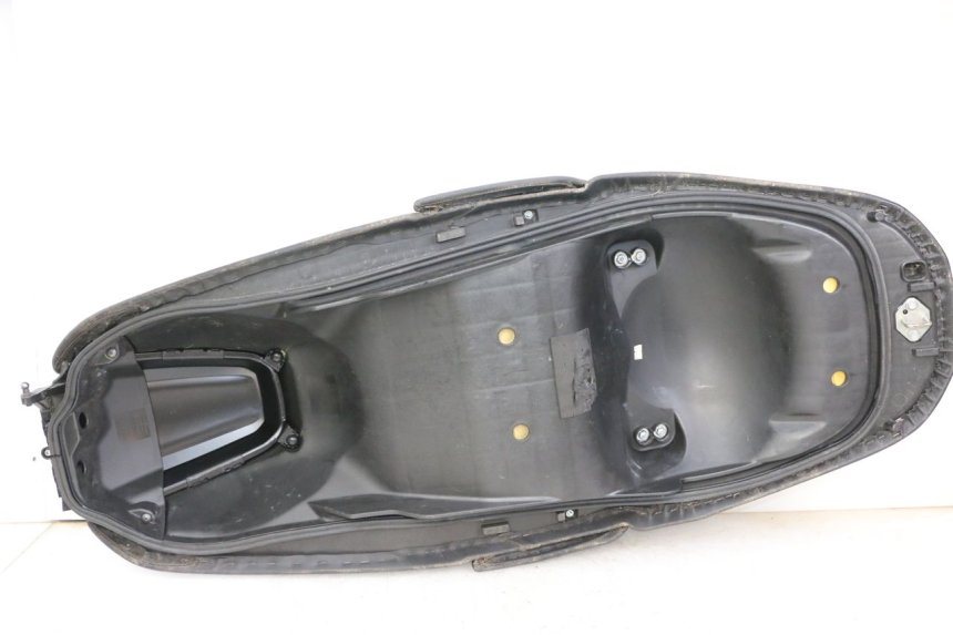 photo de SELLA HONDA FORZA ABS 300 (2013 - 2017) - Dettagli dei punti di fissaggio