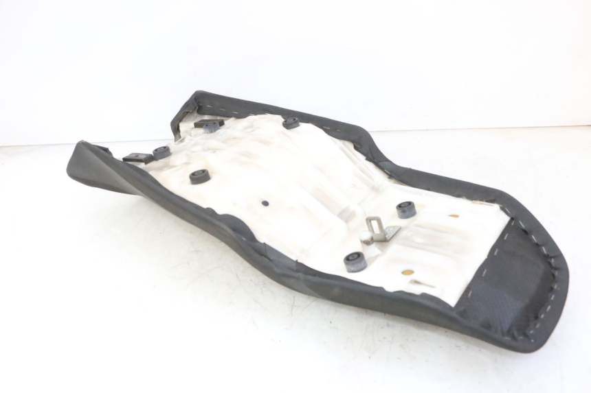 photo de SELLA YAMAHA FZ6 FAZER S2 600 (2007 - 2011) - Primo piano tecnico