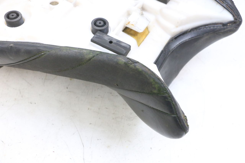 photo de SELLA YAMAHA FZ6 N FAZER 600 (2004 - 2006) - Stato della superficie e materiale