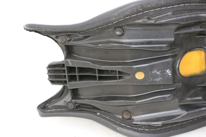 photo de SELLA BMW G310 R 310 (2016 - 2020) - Stato della superficie e materiale