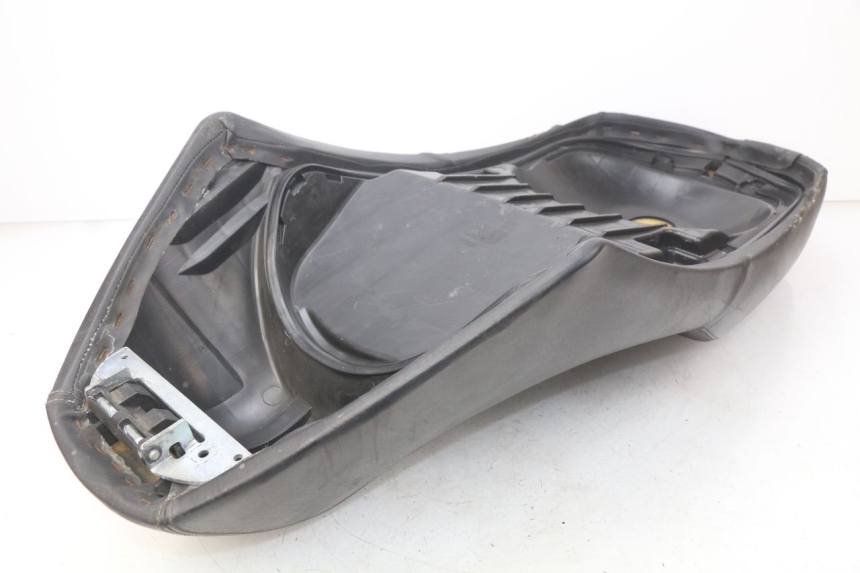 photo de SELLE PEUGEOT GEOPOLIS 400 (2007 - 2013) - Dettagli dei punti di fissaggio