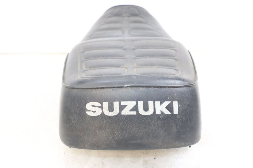 photo de SELLA SUZUKI GN 125 (1997 - 2000) - Zoom sui componenti