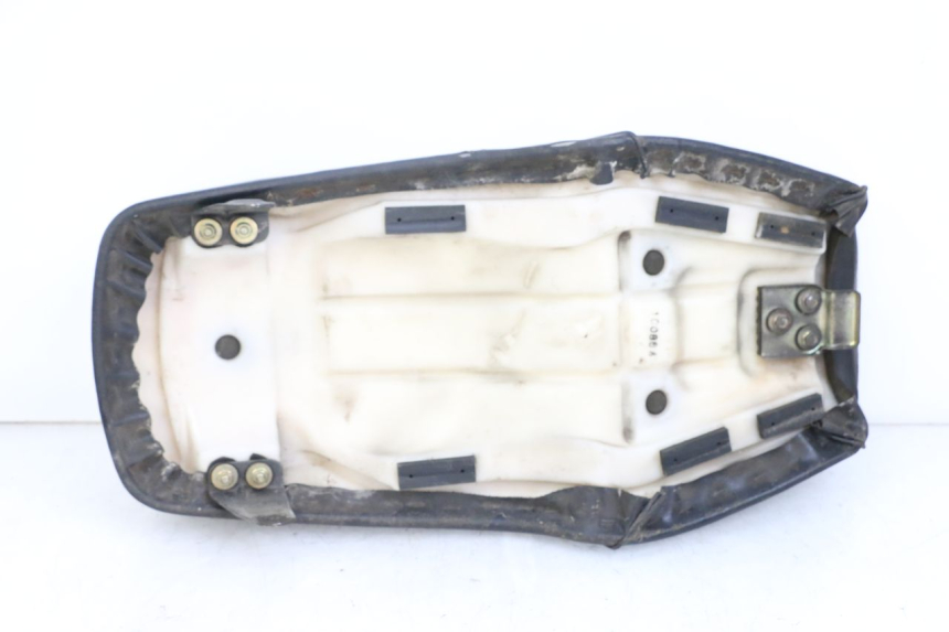 photo de SELLA SUZUKI GN 125 (1997 - 2000) - Zoom sullo stato d'uso