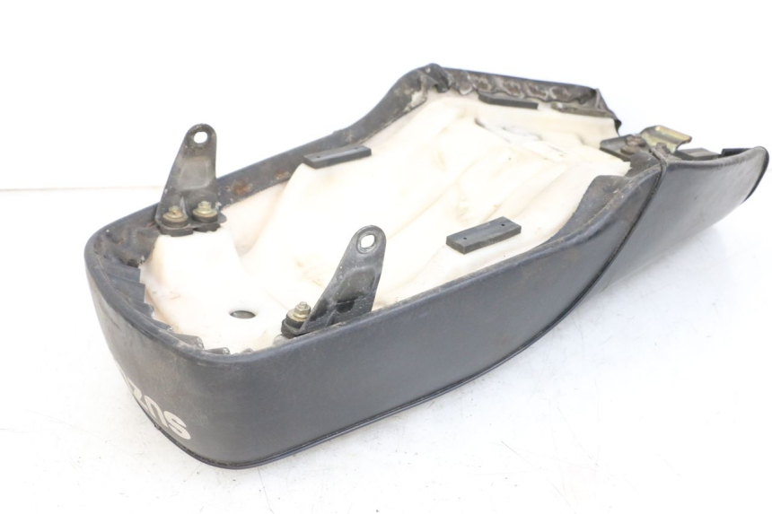 photo de SELLA SUZUKI GN 125 (1997 - 2000) - Primo piano tecnico