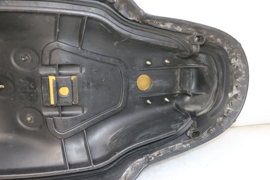 photo de SELLA KYMCO GRAND DINK 125 (2008 - 2014) - Dettagli dei punti di fissaggio