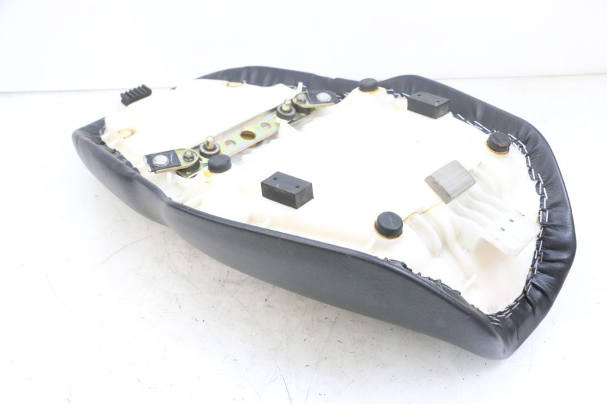 photo de SELLA SUZUKI GSF N BANDIT 600 (1996 - 1999) - Altra angolazione