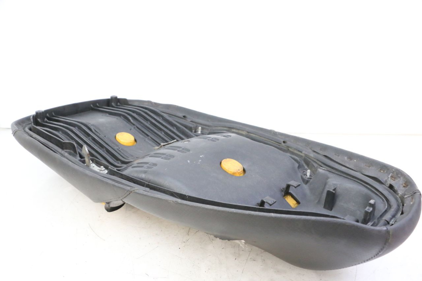 photo de SELLE HONDA FES S-WING SWING ABS 125 (2007 - 2015) - Marcature e riferimenti originali