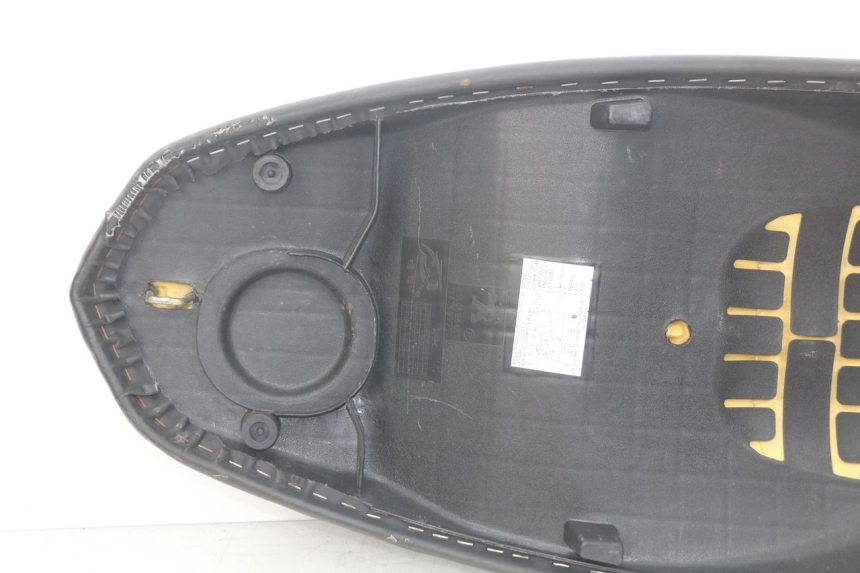 photo de SELLE PEUGEOT KISBEE 2T 50 (2010 - 2017) - Caratteristiche distintive