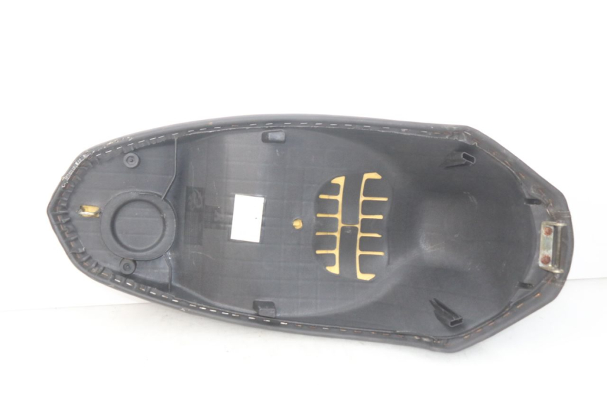 photo de SELLE PEUGEOT KISBEE 2T 50 (2010 - 2017) - Primo piano ad alta risoluzione