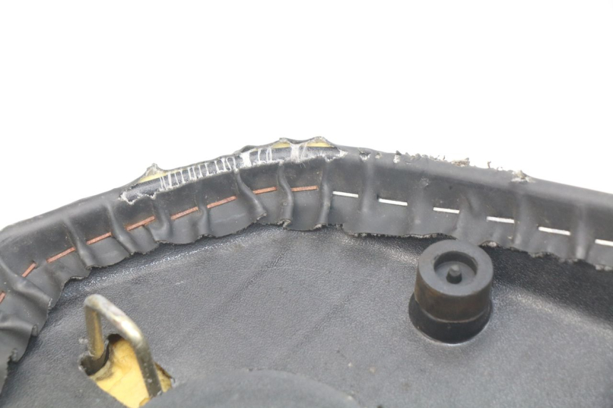 photo de SELLE PEUGEOT KISBEE 2T 50 (2010 - 2017) - Zoom sullo stato d'uso