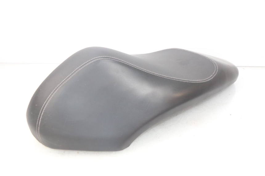 photo de SELLE PEUGEOT KISBEE 2T 50 (2010 - 2017) - Stato della superficie e materiale