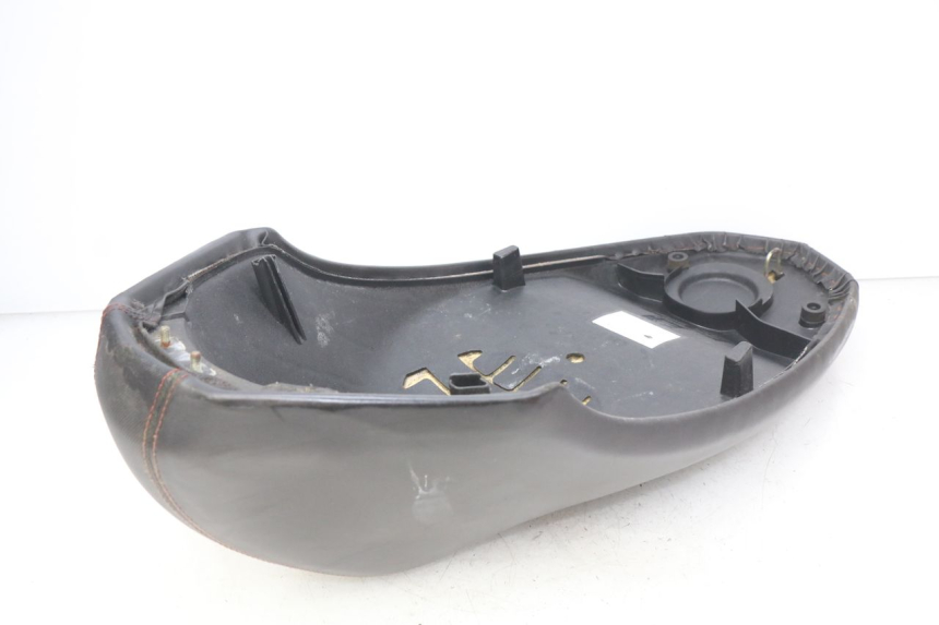 photo de SELLE PEUGEOT KISBEE 2T 50 (2010 - 2017) - Caratteristiche distintive