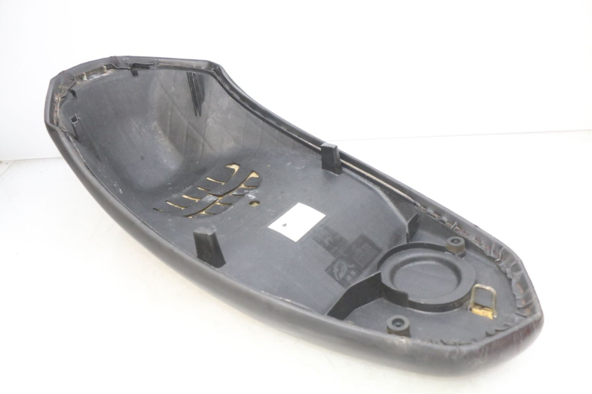 photo de SELLE PEUGEOT KISBEE 2T 50 (2010 - 2017) - Zoom sui componenti