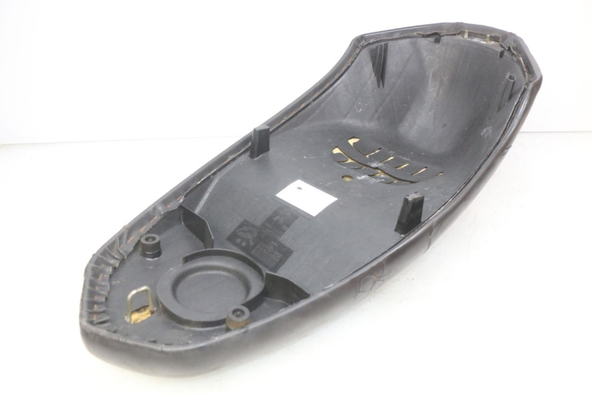 photo de SELLE PEUGEOT KISBEE 2T 50 (2010 - 2017) - Foto prodotto supplementare