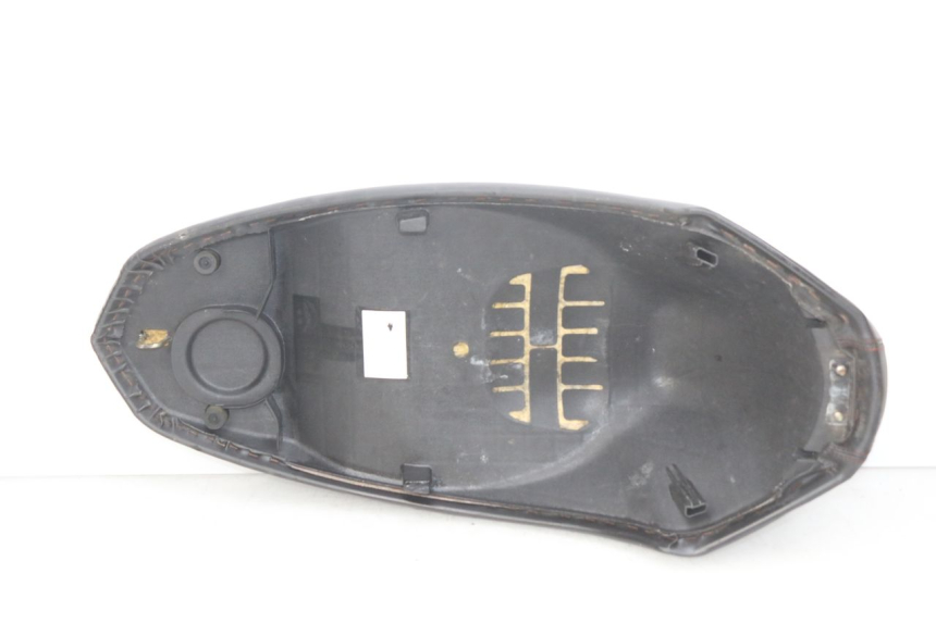 photo de SELLE PEUGEOT KISBEE 2T 50 (2010 - 2017) - Zoom qualità usato