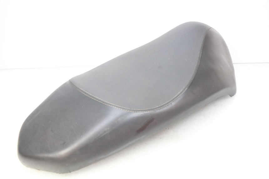 photo de SELLE PEUGEOT KISBEE 2T 50 (2010 - 2017) - Stato della superficie e materiale