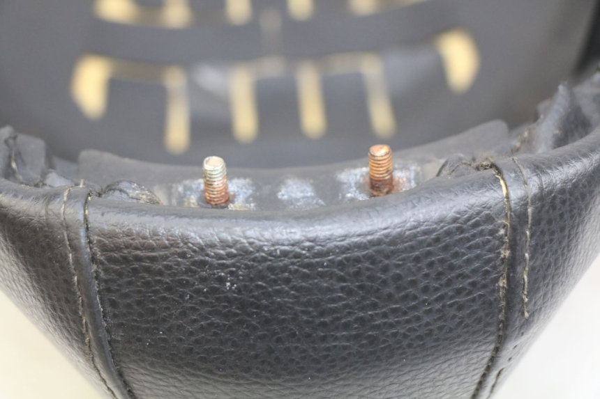 photo de SELLE PEUGEOT KISBEE 2T 50 (2010 - 2017) - Zoom sui componenti