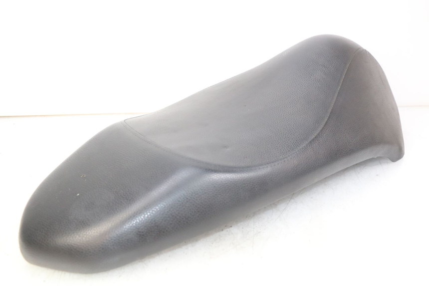 photo de SELLE PEUGEOT KISBEE 2T 50 (2010 - 2017) - Stato della superficie e materiale