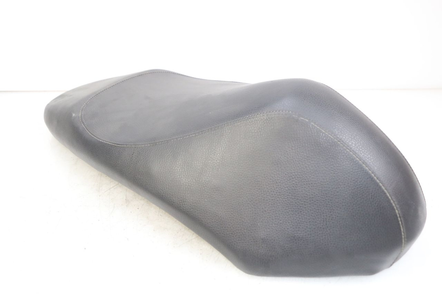 photo de SELLE PEUGEOT KISBEE 2T 50 (2010 - 2017) - Dettaglio del componente