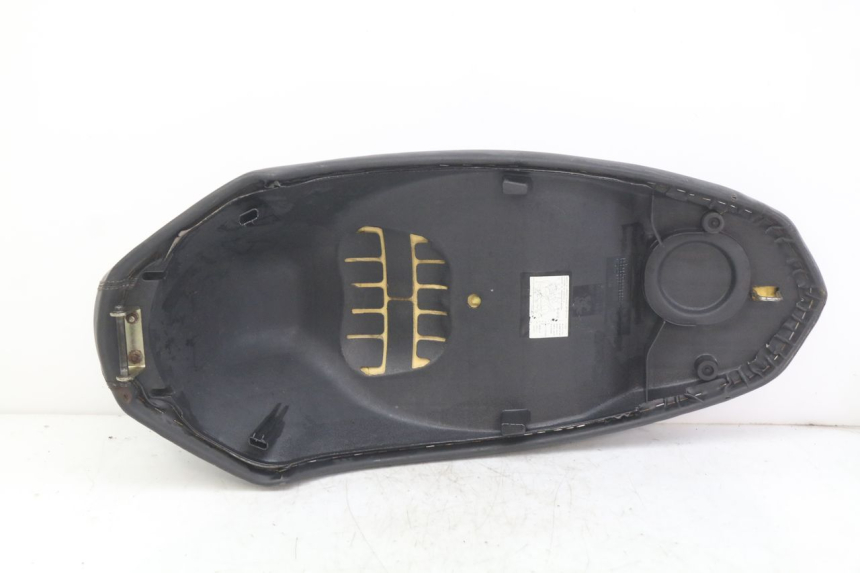 photo de SELLE PEUGEOT KISBEE 2T 50 (2010 - 2017) - Primo piano tecnico