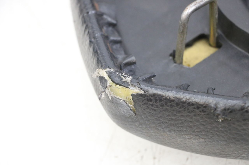 photo de SELLA PEUGEOT KISBEE 2T 50 (2018 - 2022) - Stato della superficie e materiale