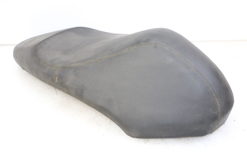 photo de SELLE PEUGEOT KISBEE 2T 50 (2010 - 2017) - Caratteristiche distintive