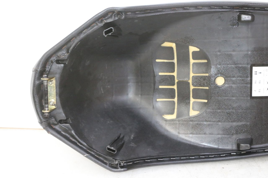 photo de SELLE PEUGEOT KISBEE 2T 50 (2010 - 2017) - Caratteristiche distintive