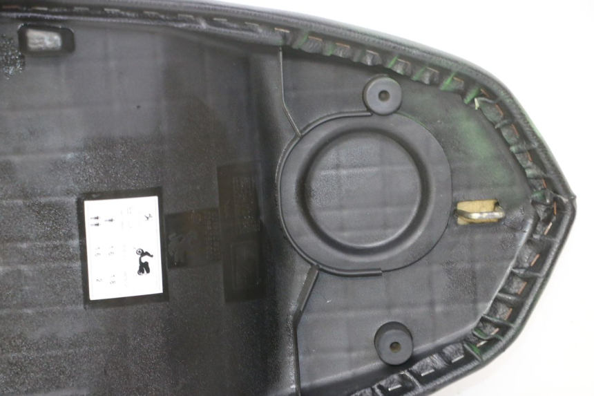 photo de SELLE PEUGEOT KISBEE 2T 50 (2010 - 2017) - Zoom sui componenti