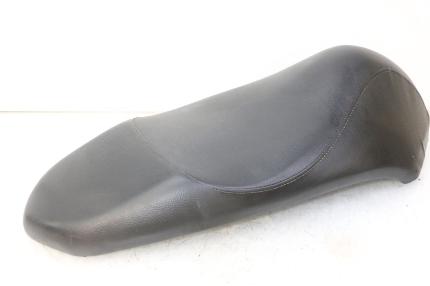 photo de SELLE PEUGEOT KISBEE 2T 50 (2010 - 2017) - Altra angolazione
