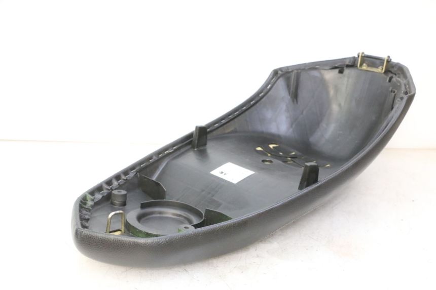 photo de SELLE PEUGEOT KISBEE 2T 50 (2010 - 2017) - Stato della superficie e materiale