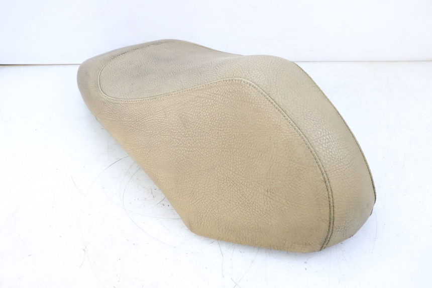 photo de SELLE PEUGEOT KISBEE 2T 50 (2010 - 2017) - Primo piano ad alta risoluzione