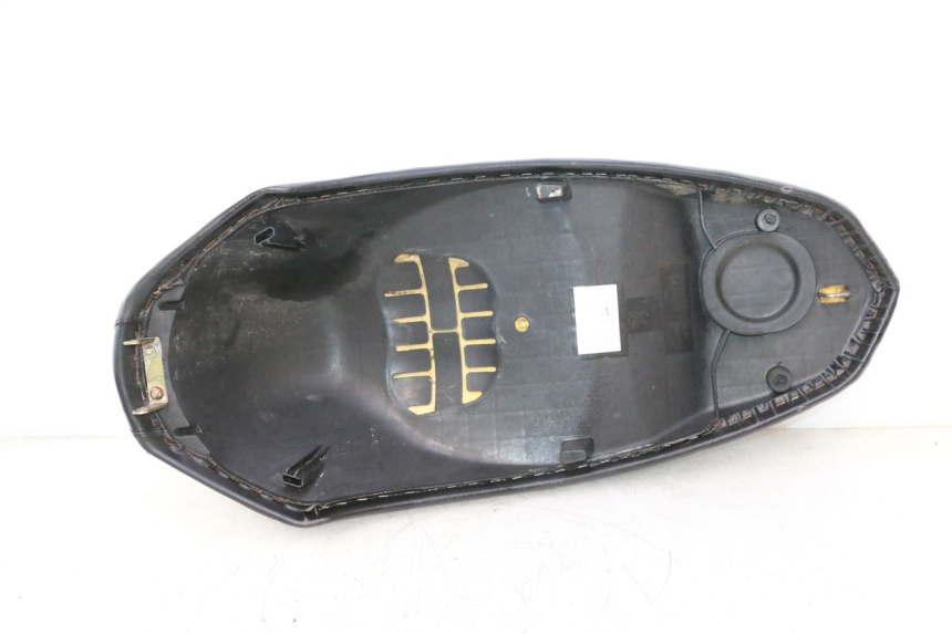 photo de SELLE PEUGEOT KISBEE 2T 50 (2010 - 2017) - Altra vista dell'articolo