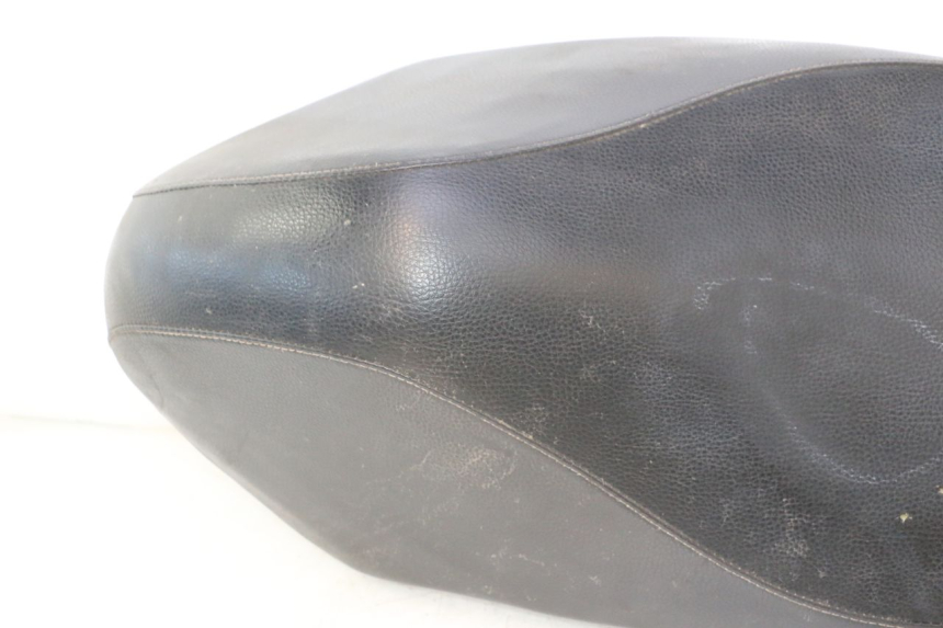 photo de SELLE PEUGEOT KISBEE 2T 50 (2010 - 2017) - Angolazione alternativa