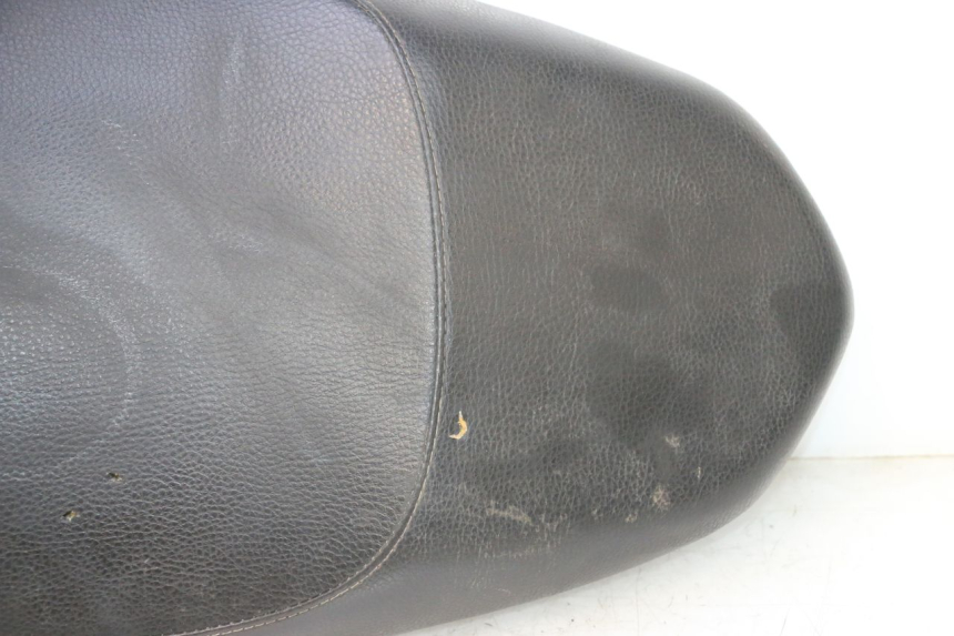 photo de SELLE PEUGEOT KISBEE 2T 50 (2010 - 2017) - Dettaglio del componente