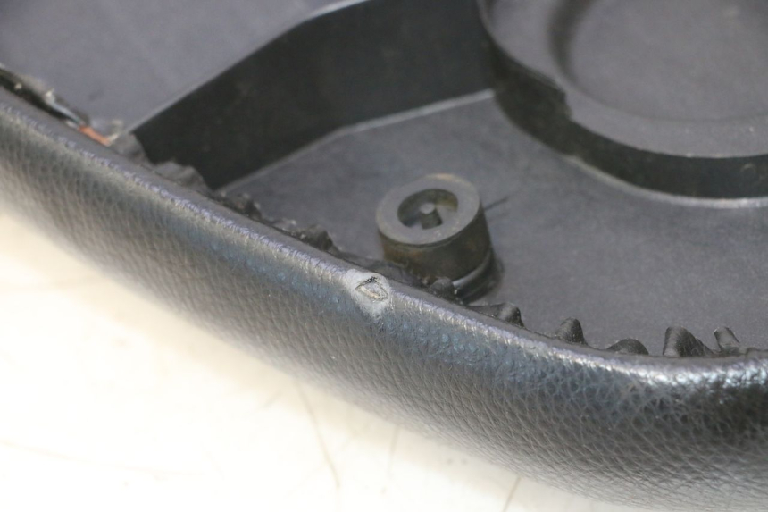 photo de SELLE PEUGEOT KISBEE 2T 50 (2010 - 2017) - Stato della superficie e materiale