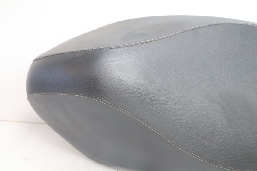 photo de SELLE PEUGEOT KISBEE 2T 50 (2010 - 2017) - Zoom sullo stato d'uso