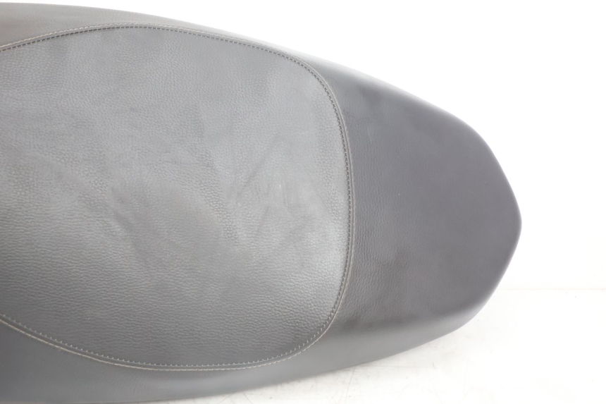 photo de SELLE PEUGEOT KISBEE 2T 50 (2010 - 2017) - Altra angolazione