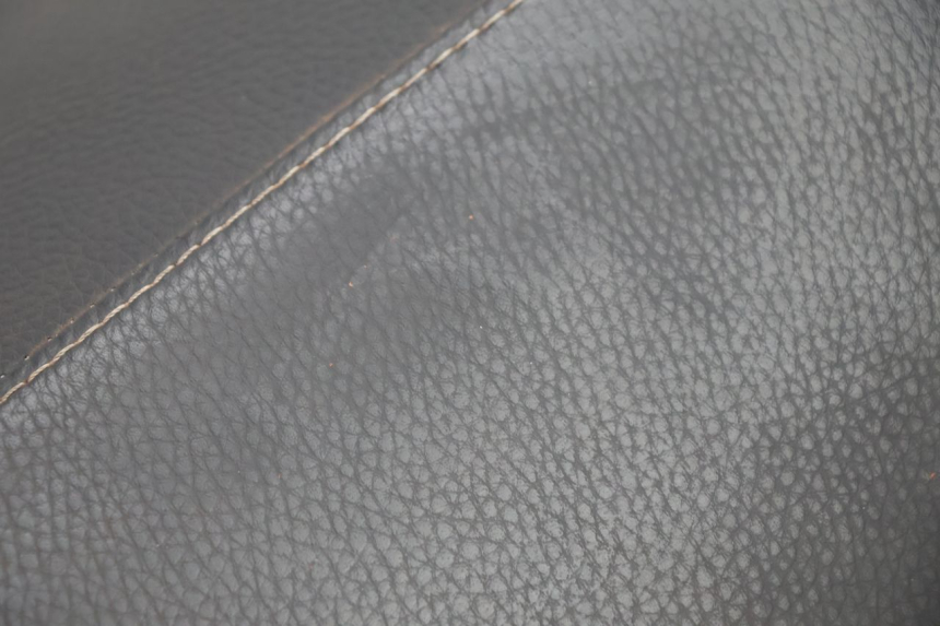photo de SELLE PEUGEOT KISBEE 2T 50 (2010 - 2017) - Stato della superficie e materiale