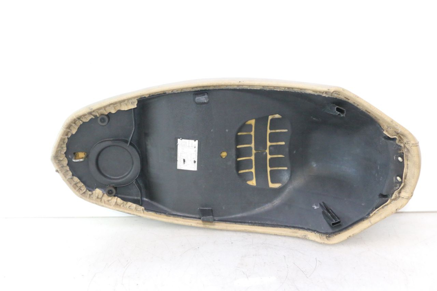 photo de SELLE PEUGEOT KISBEE 2T 50 (2010 - 2017) - Dettaglio del componente