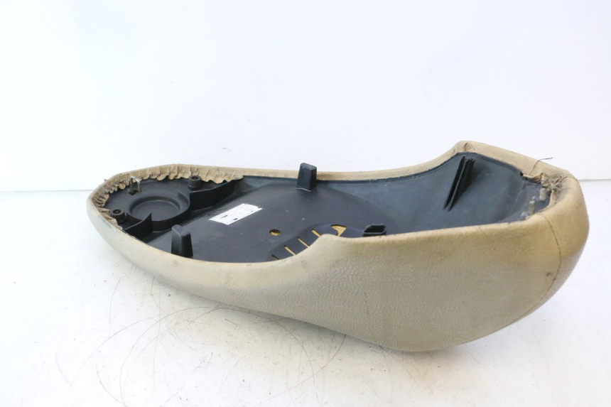 photo de SELLE PEUGEOT KISBEE 2T 50 (2010 - 2017) - Altra vista dell'articolo