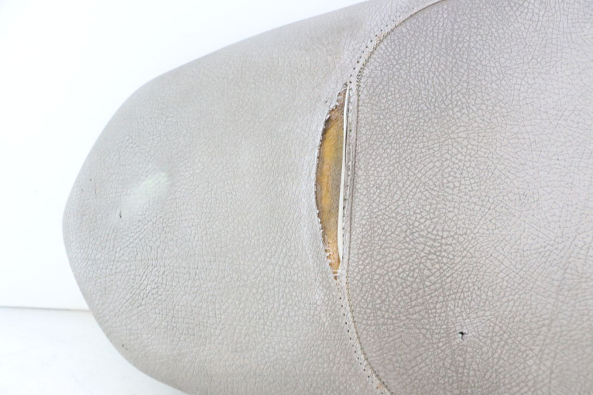 photo de SELLE PEUGEOT KISBEE 2T 50 (2010 - 2017) - Zoom sui componenti
