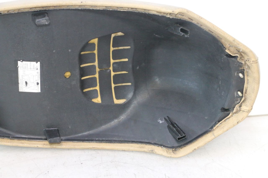 photo de SELLE PEUGEOT KISBEE 2T 50 (2010 - 2017) - Altra angolazione