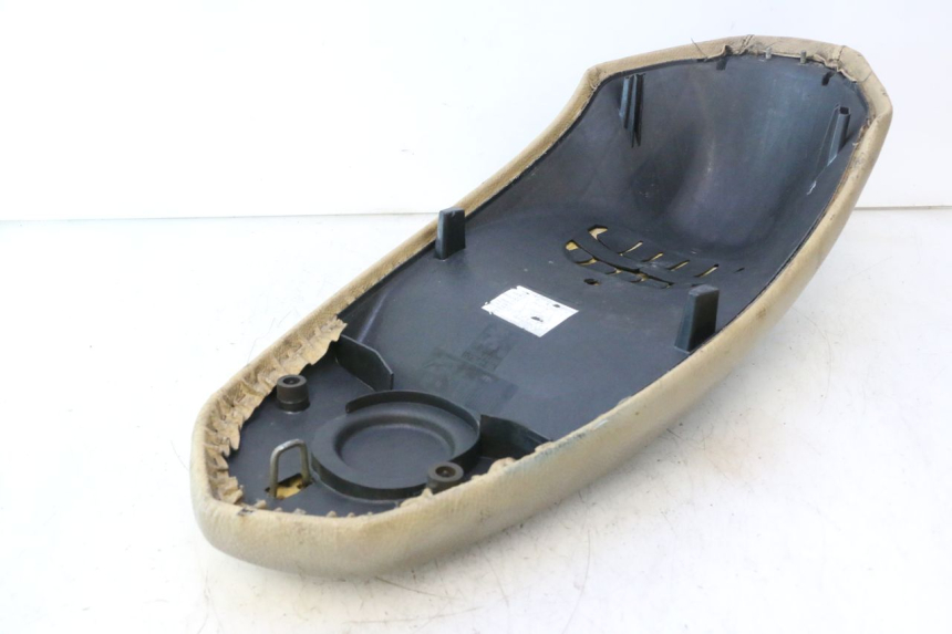 photo de SELLE PEUGEOT KISBEE 2T 50 (2010 - 2017) - Primo piano tecnico