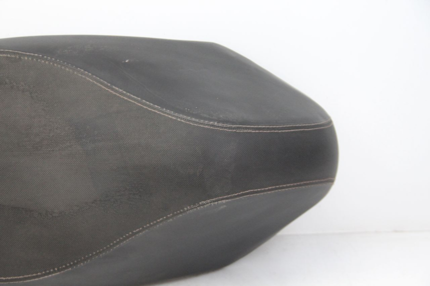 photo de SELLE PEUGEOT KISBEE 4T 50 (2018 - 2022) - Zoom sullo stato d'uso