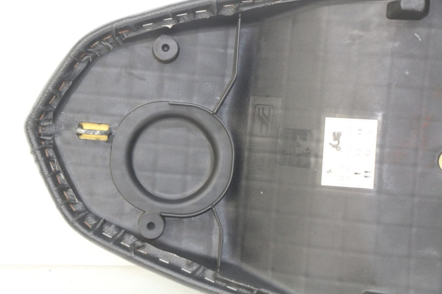 photo de SELLE PEUGEOT KISBEE 4T 50 (2018 - 2022) - Caratteristiche distintive