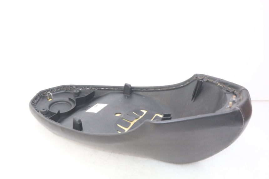 photo de SELLE PEUGEOT KISBEE 4T 50 (2018 - 2022) - Stato della superficie e materiale