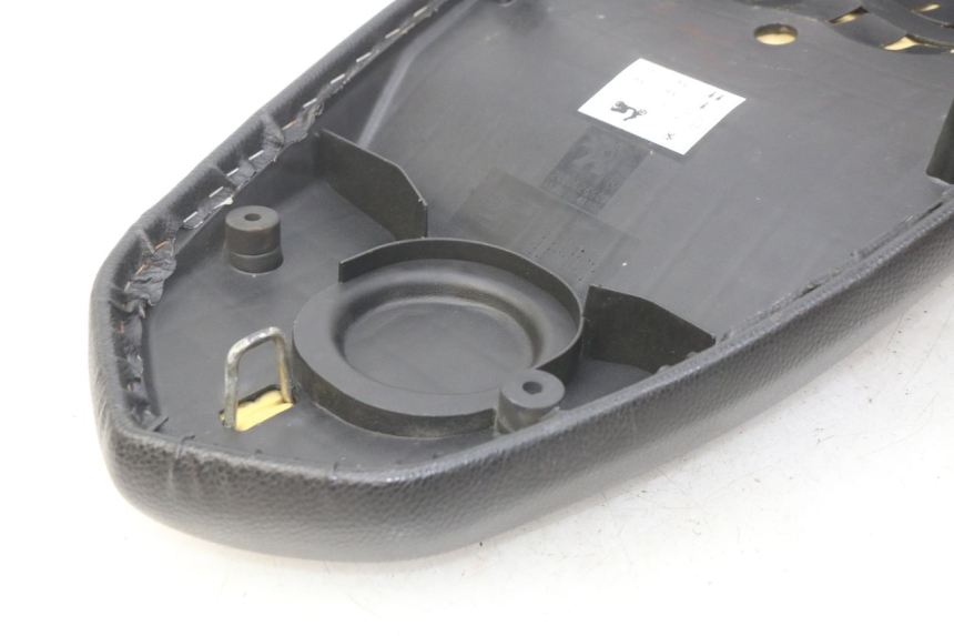 photo de SELLE PEUGEOT KISBEE 4T 50 (2018 - 2022) - Marcature e riferimenti originali