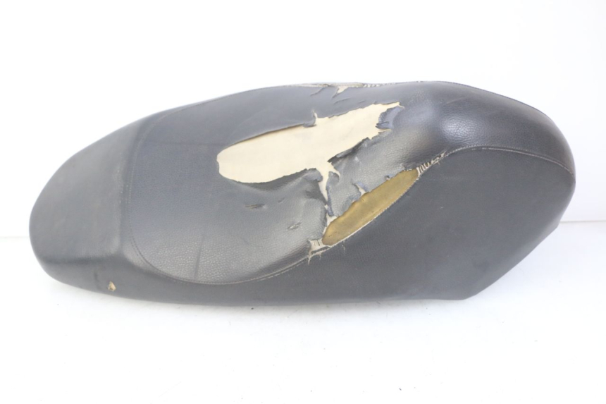 photo de SELLE PEUGEOT KISBEE 4T 50 (2010 - 2017) - Altra angolazione