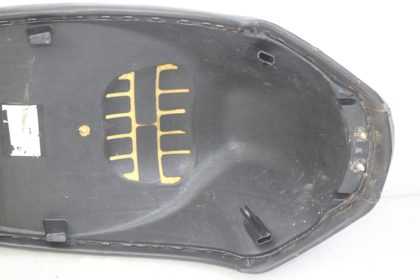 photo de SELLE PEUGEOT KISBEE 4T 50 (2010 - 2017) - Primo piano ad alta risoluzione