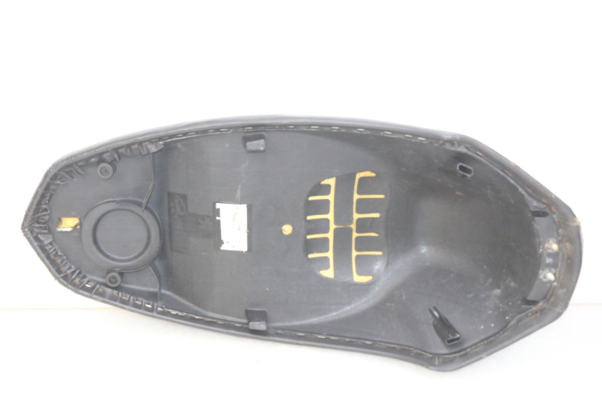 photo de SELLE PEUGEOT KISBEE 4T 50 (2010 - 2017) - Foto prodotto supplementare